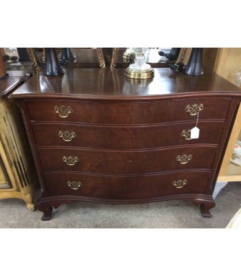 Serpentine Chest of Drawers with Carved Corners